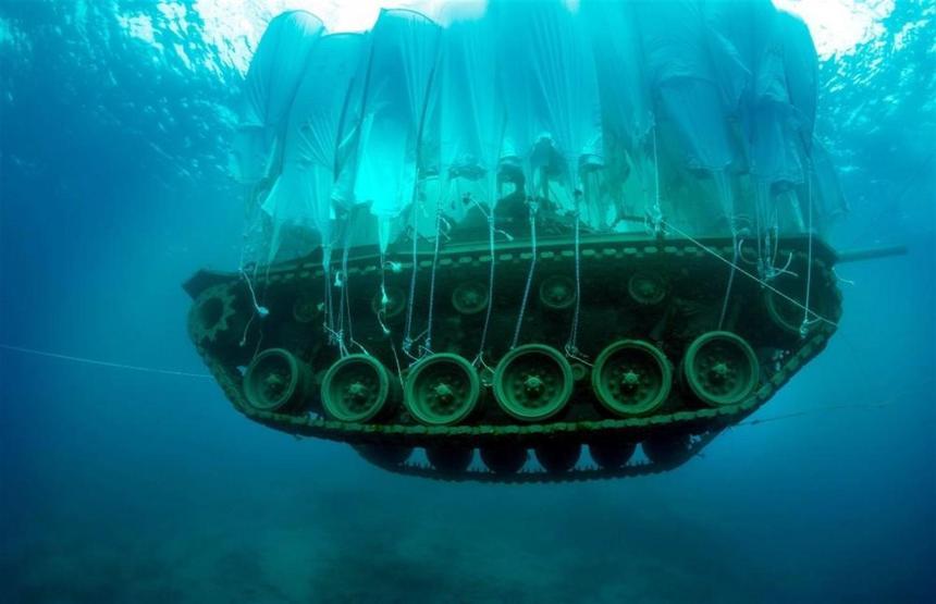 TSK o görüntüleri paylaştı: Tank denize böyle batırıldı