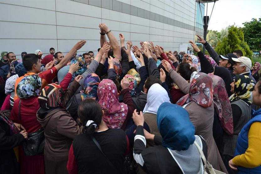 Aksarayda bedava halı kampanyasında izdiham