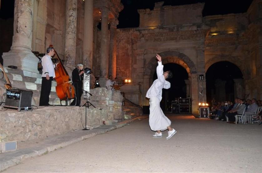 Efes Antik Kenti’nde sergilenen müzikal büyüledi