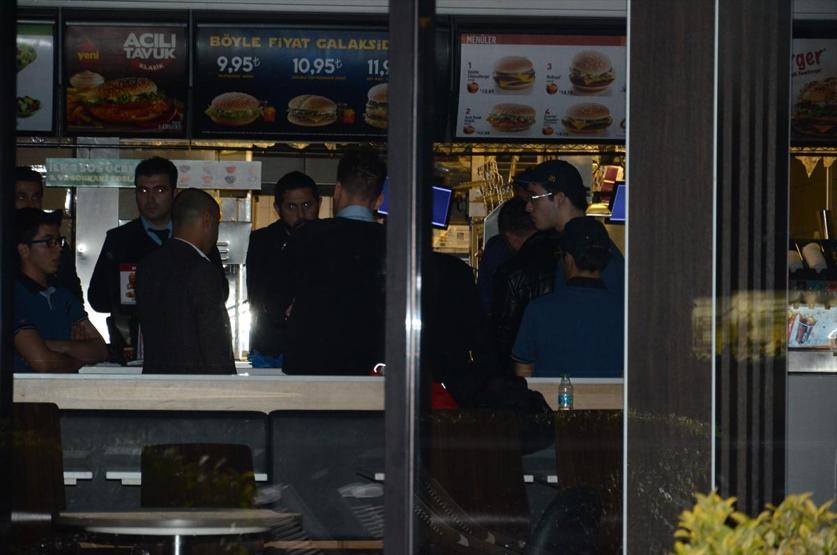 Kadıköyde bir fast food restoranında silahlı soygun