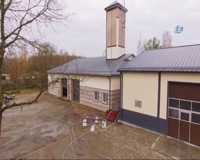 Dronela yangın söndürüp, gölden adam kurtarıyorlar