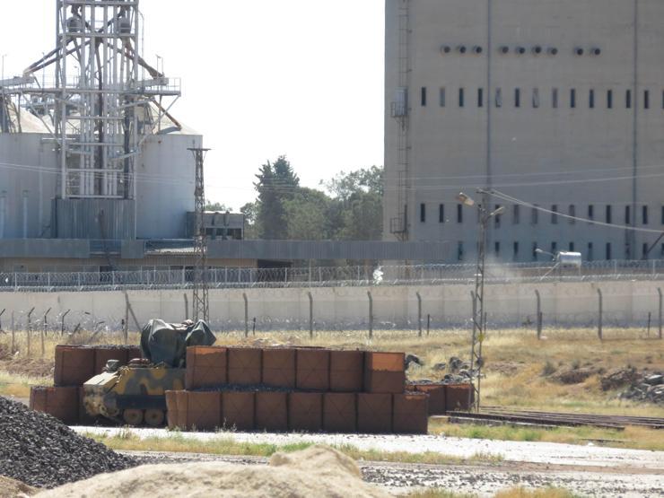 Sınırdaki ABD ve PYD bayrakları indirildi