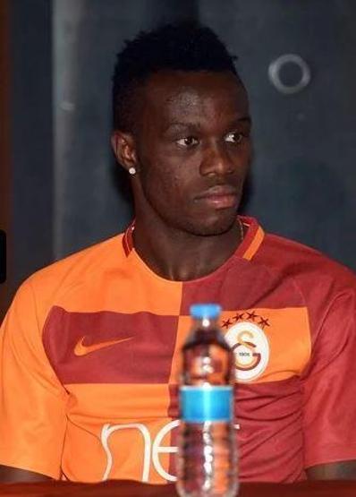 Galatasaraylı futbolcular surat astı