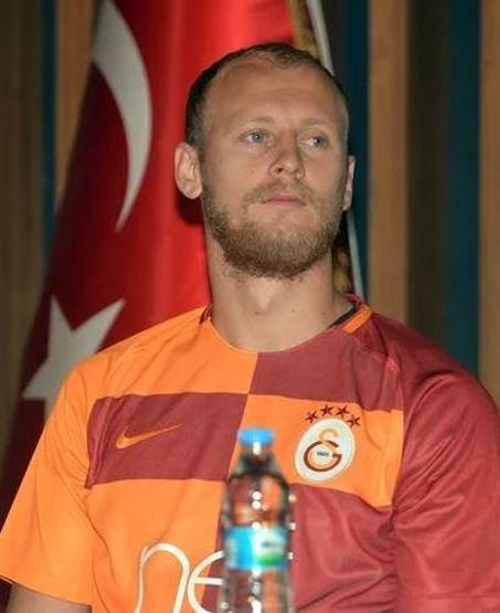 Galatasaraylı futbolcular surat astı