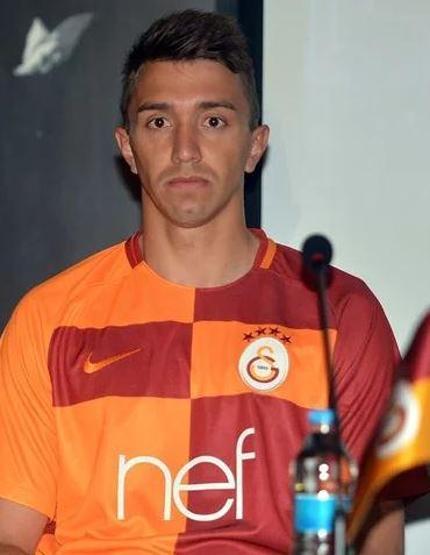 Galatasaraylı futbolcular surat astı