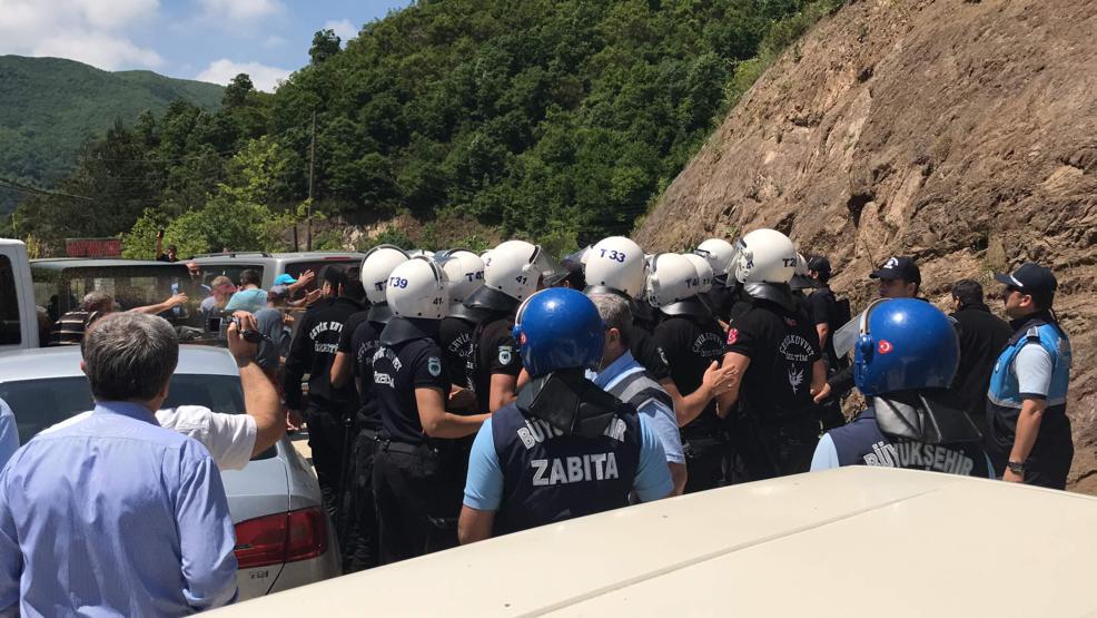 Son dakika... Yuvacık Barajı çevresindeki tesislerin yıkımında biber gazlı müdahale