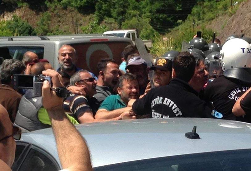 Son dakika... Yuvacık Barajı çevresindeki tesislerin yıkımında biber gazlı müdahale