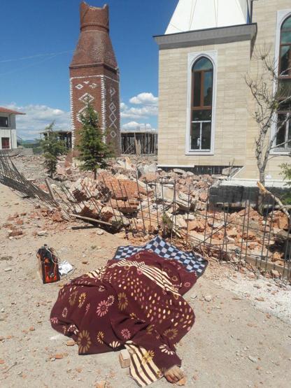 Ankarada minare devrildi: 1 işçi öldü, 1 işçi yaralandı