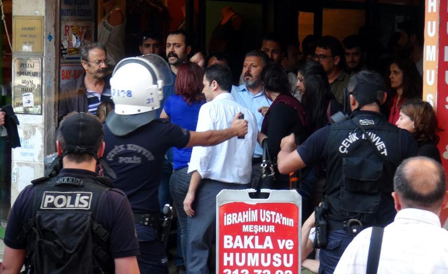 Hatayda akademisyenlere destek gösterisine müdahale: 18 gözaltı
