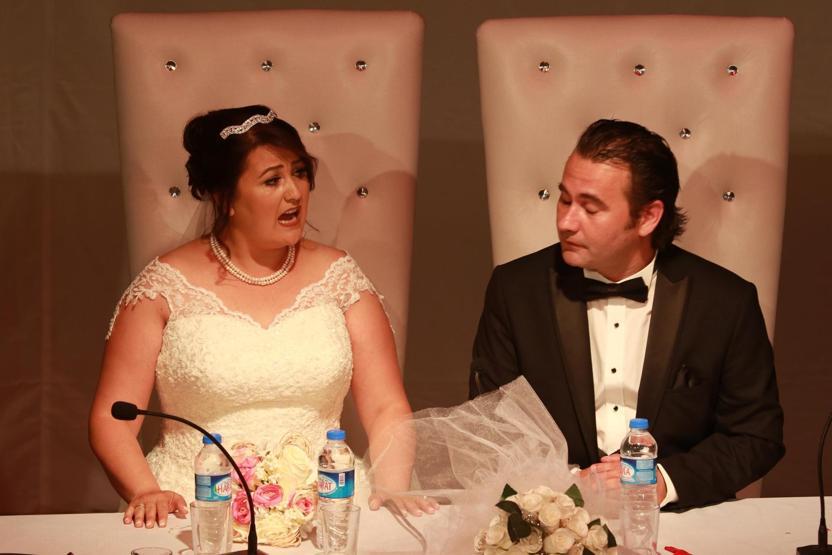 Tiyatro oyununda gerçek nikah kıydılar