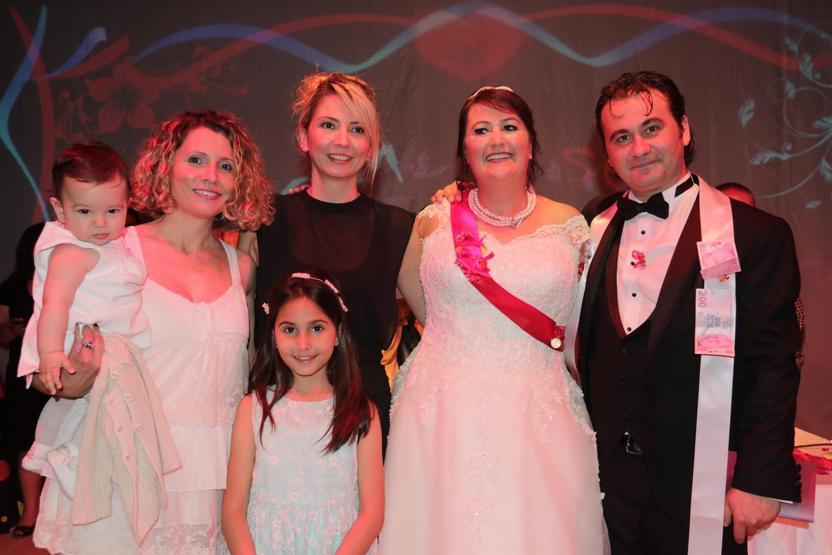 Tiyatro oyununda gerçek nikah kıydılar