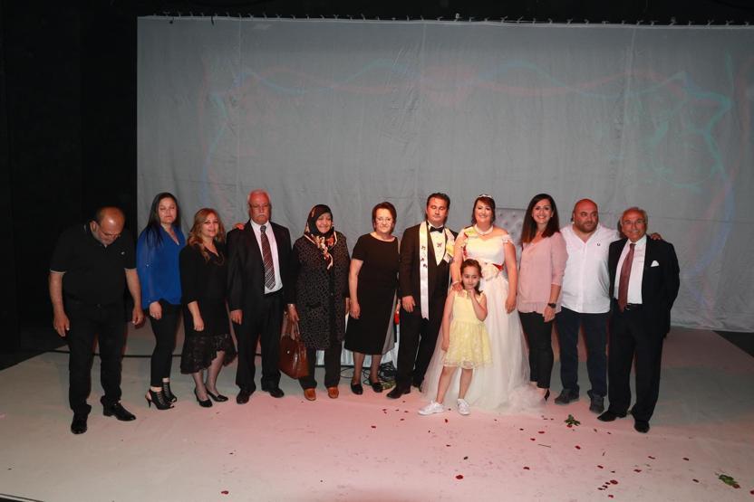 Tiyatro oyununda gerçek nikah kıydılar