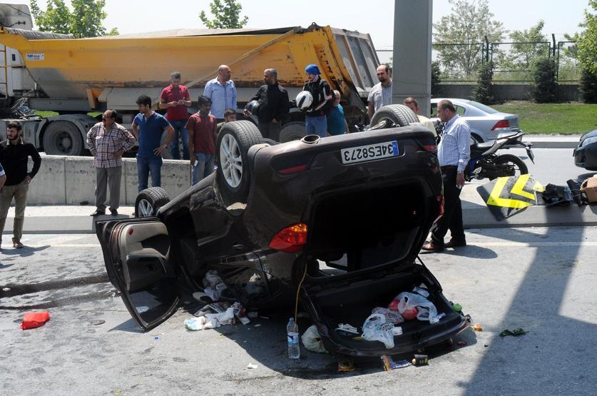 Sürücü yol ayrımında kararsız kalınca böyle oldu