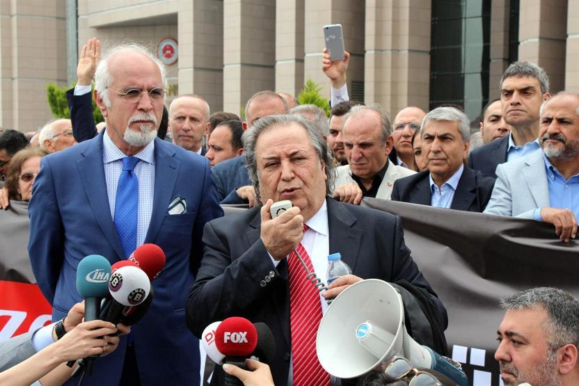 Adliye önünde Sözcü operasyonu protestosu