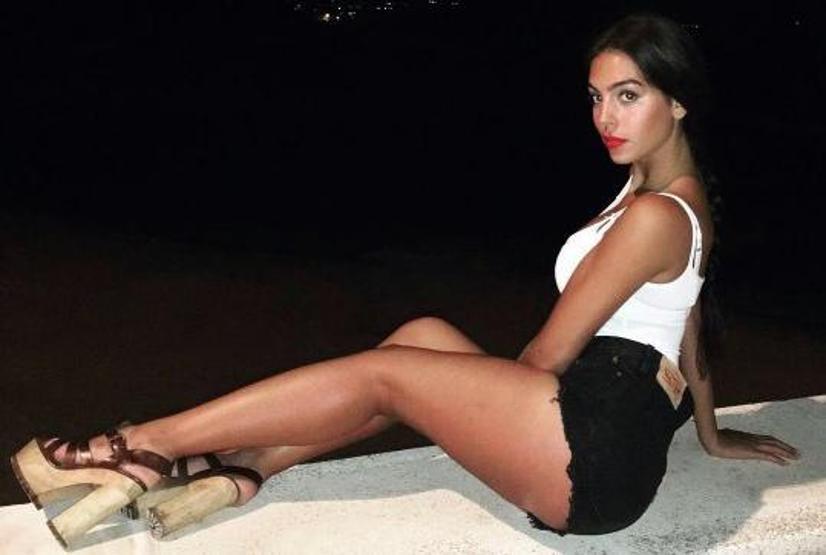 Cristiano Ronaldonun kız arkadaşı Georgina Rodriguez