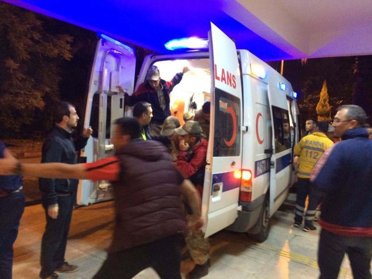Manisada çok sayıda asker hastaneye kaldırıldı