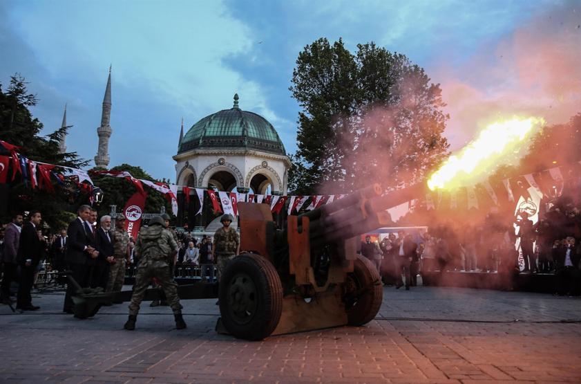 Sultanahmette ilk iftar