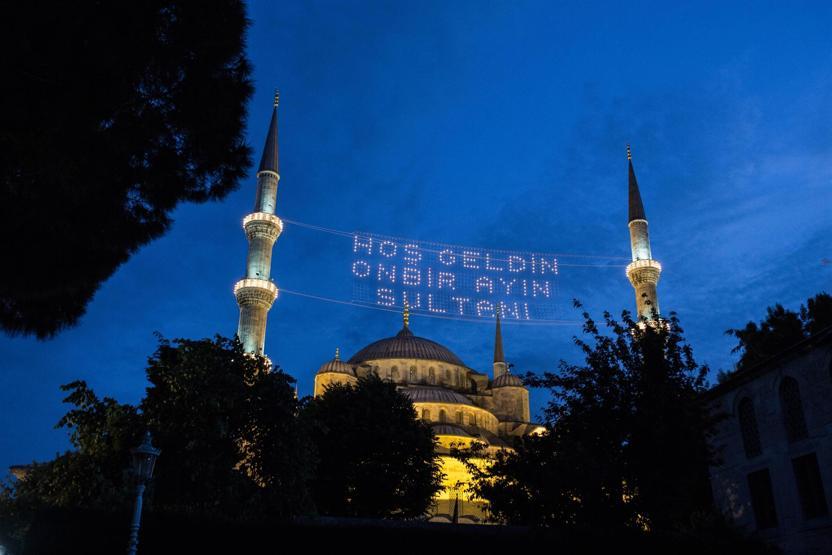 Sultanahmette ilk iftar