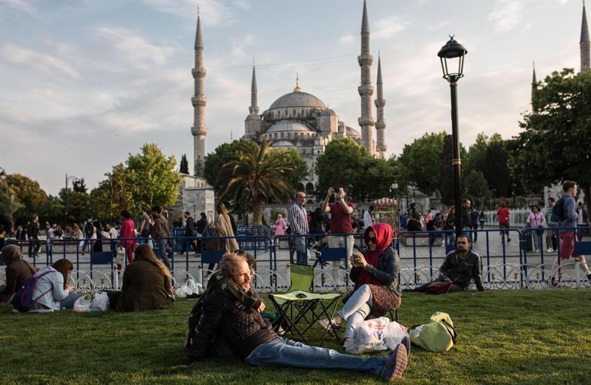 Sultanahmette ilk iftar