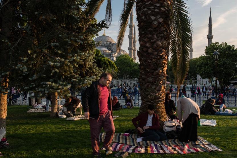 Sultanahmette ilk iftar