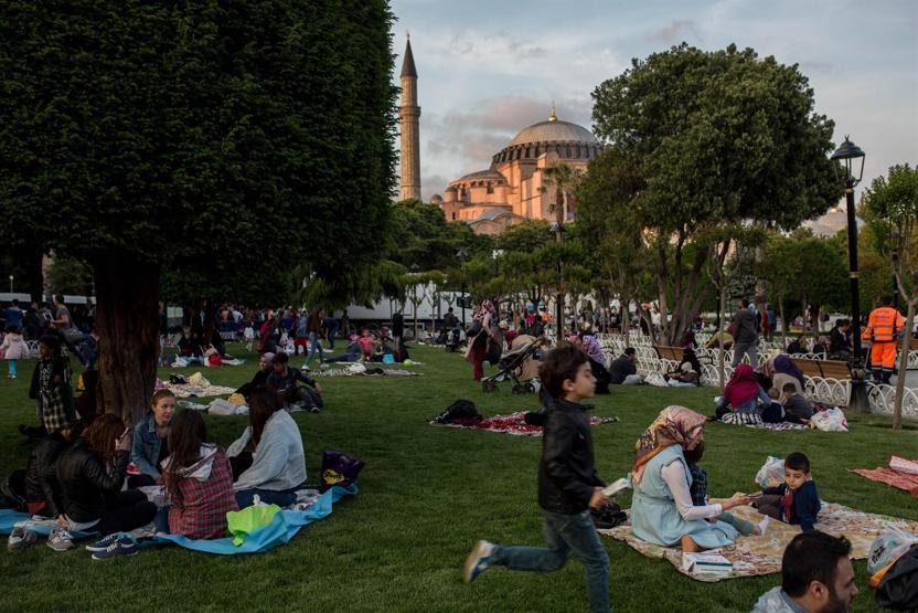 Sultanahmette ilk iftar