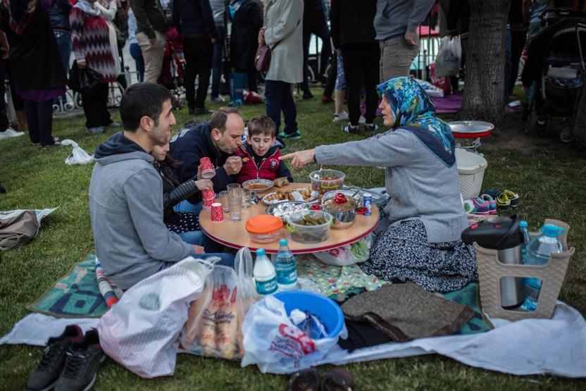 Sultanahmette ilk iftar