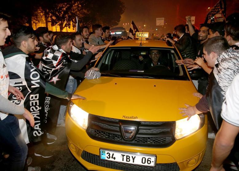 Beşiktaş şampiyon oldu, Türkiye sokağa döküldü