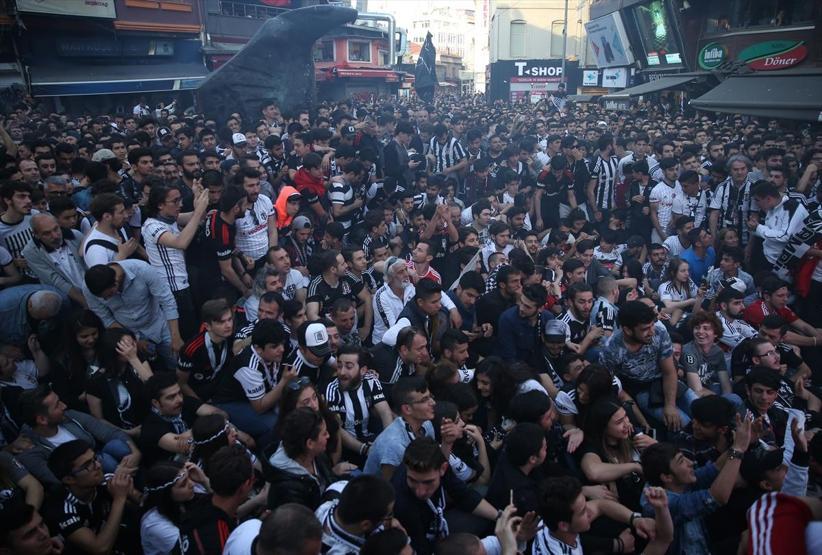 Beşiktaş şampiyon oldu, Türkiye sokağa döküldü