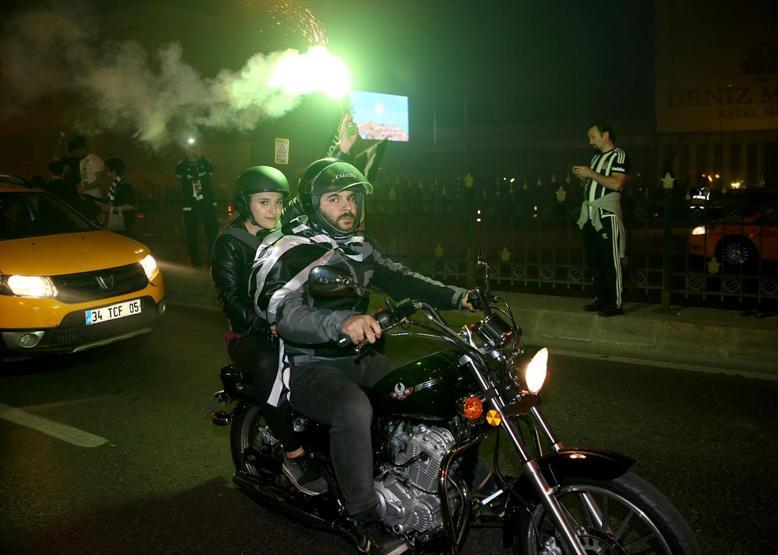 Beşiktaş şampiyon oldu, Türkiye sokağa döküldü