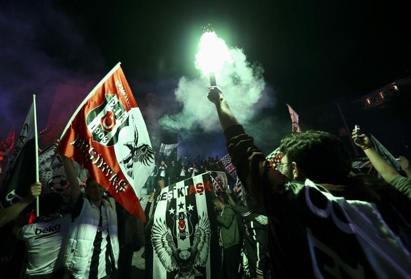 Beşiktaş şampiyon oldu, Türkiye sokağa döküldü