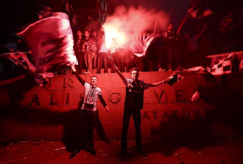 Beşiktaş şampiyon oldu, Türkiye sokağa döküldü