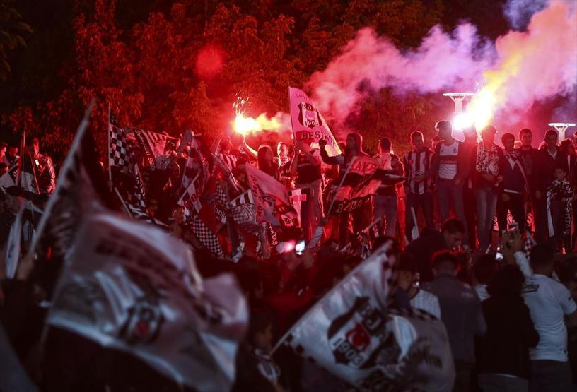 Beşiktaş şampiyon oldu, Türkiye sokağa döküldü