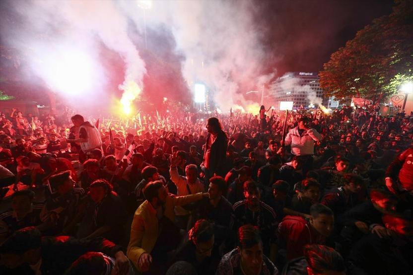Beşiktaş şampiyon oldu, Türkiye sokağa döküldü