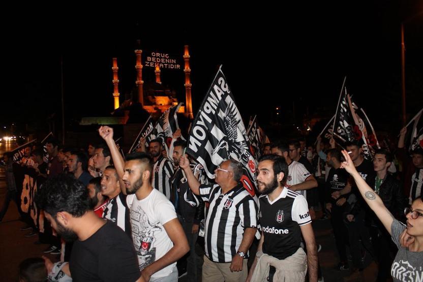 Beşiktaş şampiyon oldu, Türkiye sokağa döküldü
