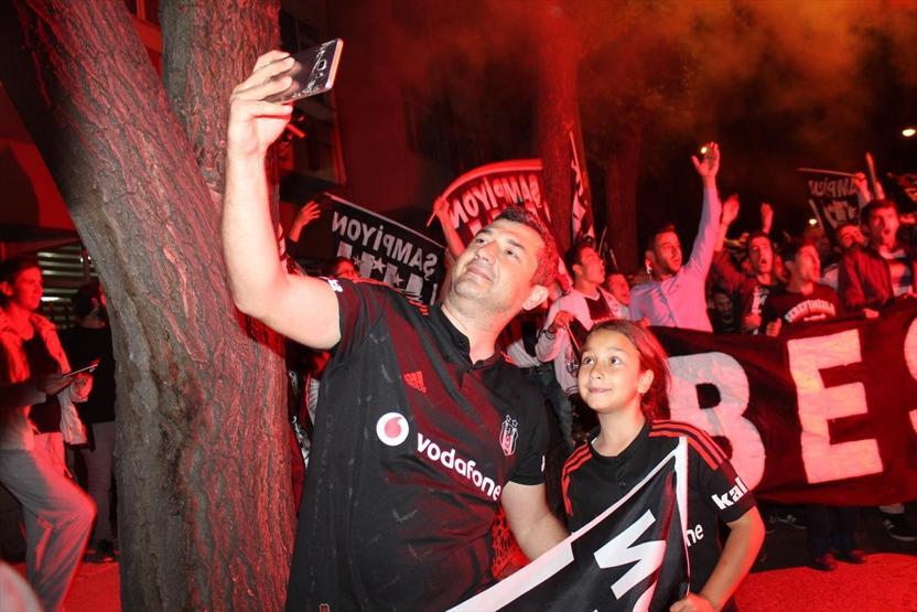 Beşiktaş şampiyon oldu, Türkiye sokağa döküldü