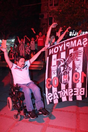 Beşiktaş şampiyon oldu, Türkiye sokağa döküldü
