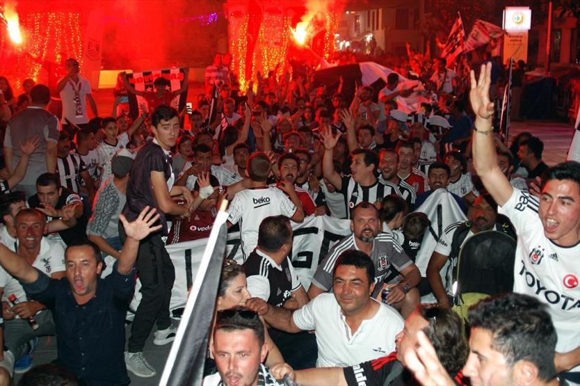 Beşiktaş şampiyon oldu, Türkiye sokağa döküldü