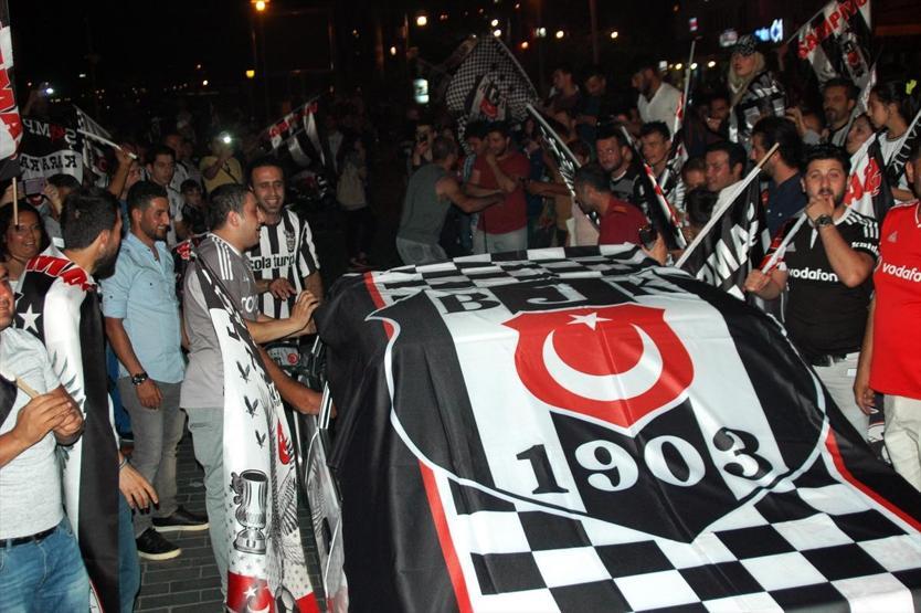 Beşiktaş şampiyon oldu, Türkiye sokağa döküldü