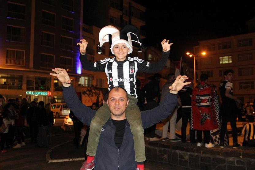 Beşiktaş şampiyon oldu, Türkiye sokağa döküldü
