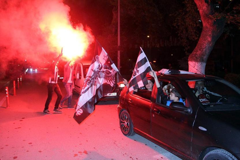 Beşiktaş şampiyon oldu, Türkiye sokağa döküldü