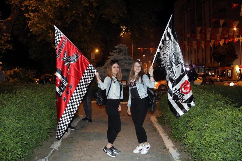 Beşiktaş şampiyon oldu, Türkiye sokağa döküldü