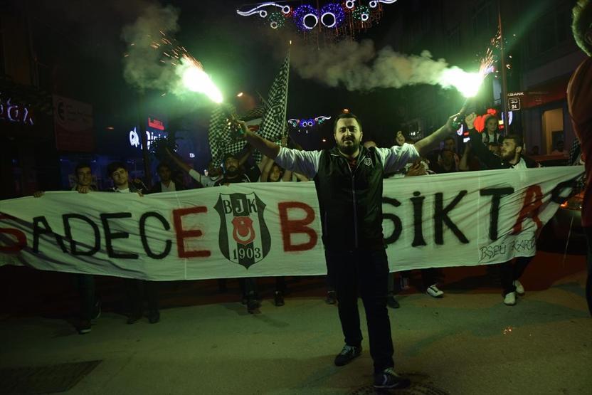 Beşiktaş şampiyon oldu, Türkiye sokağa döküldü