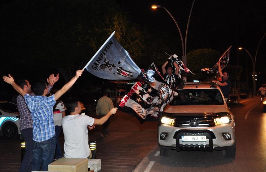 Beşiktaş şampiyon oldu, Türkiye sokağa döküldü