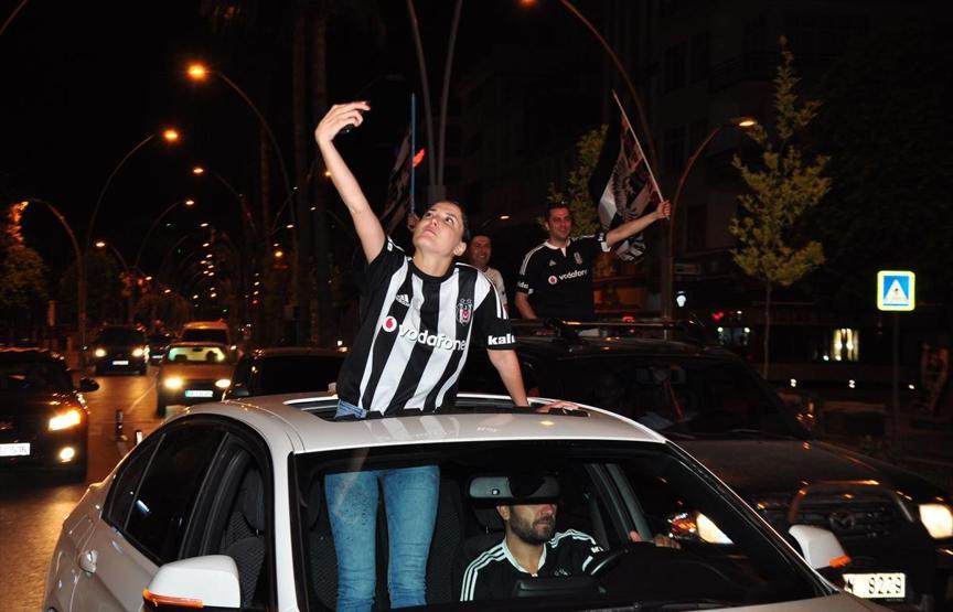 Beşiktaş şampiyon oldu, Türkiye sokağa döküldü