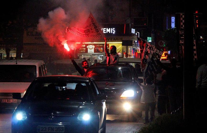 Beşiktaş şampiyon oldu, Türkiye sokağa döküldü