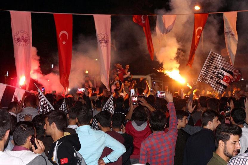 Beşiktaş şampiyon oldu, Türkiye sokağa döküldü