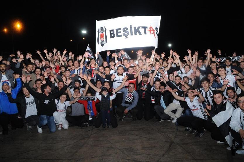 Beşiktaş şampiyon oldu, Türkiye sokağa döküldü