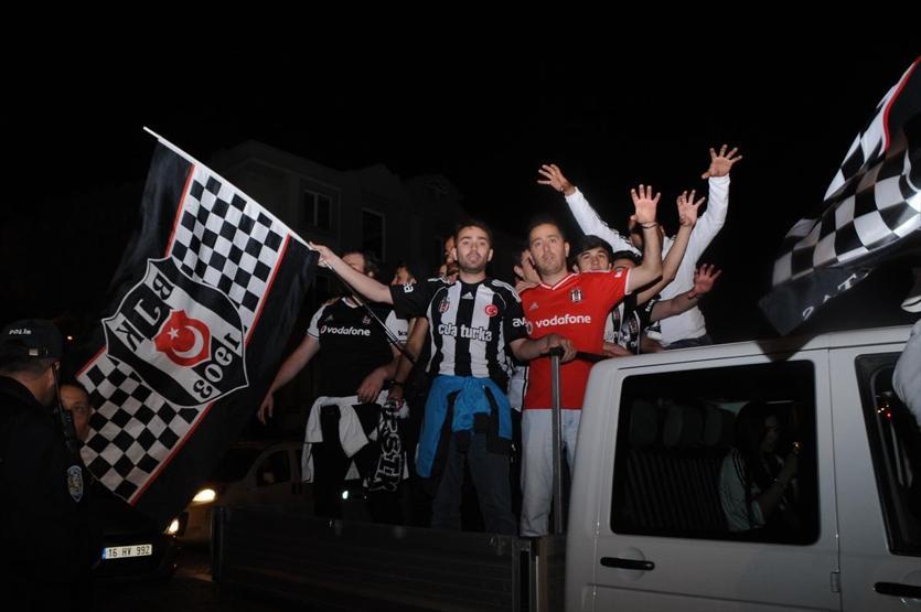 Beşiktaş şampiyon oldu, Türkiye sokağa döküldü