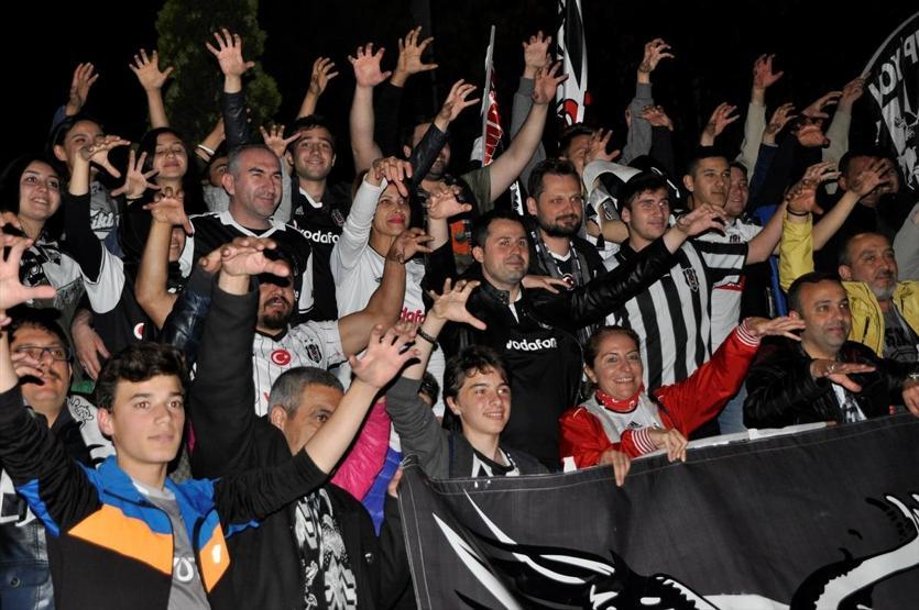 Beşiktaş şampiyon oldu, Türkiye sokağa döküldü