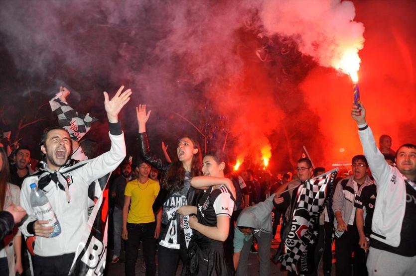 Beşiktaş şampiyon oldu, Türkiye sokağa döküldü